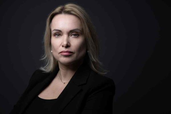 Russian journalist who protested against the invasion of Ukraine live on television Marina Ovsyannikova poses before a press conference at "Reporters without borders" (RSF) NGO in Paris on February 10, 2023