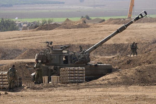 An Israeli mobile artillery unit is seen in a position near the Israel-Gaza border, Israel, Saturday, Oct. 28, 2023. Picture: AP Photo/Ohad Zwigenberg) An Israeli mobile artillery unit is seen in a position near the Israel-Gaza border, Israel, Saturday, Oct. 28, 2023. Picture: AP Photo/Ohad Zwigenberg)