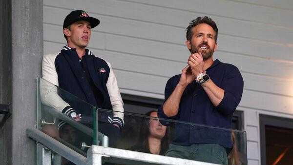 Rob McElhenney和Ryan Reynolds继续推进雷克瑟姆的赛马场计划