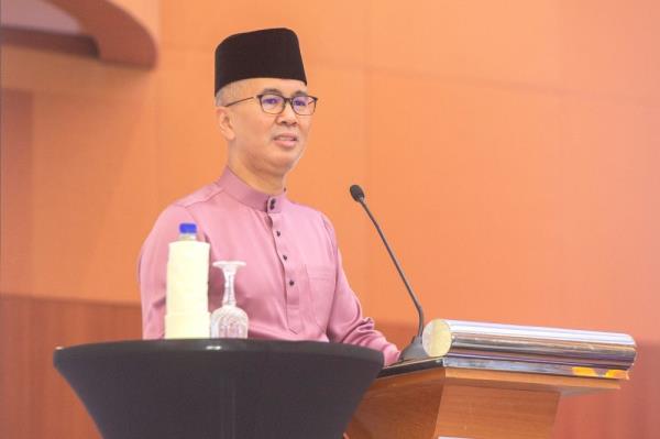 Miti hopes for EV purchasing incentives in Budget 2024, says Tengku Zafrul