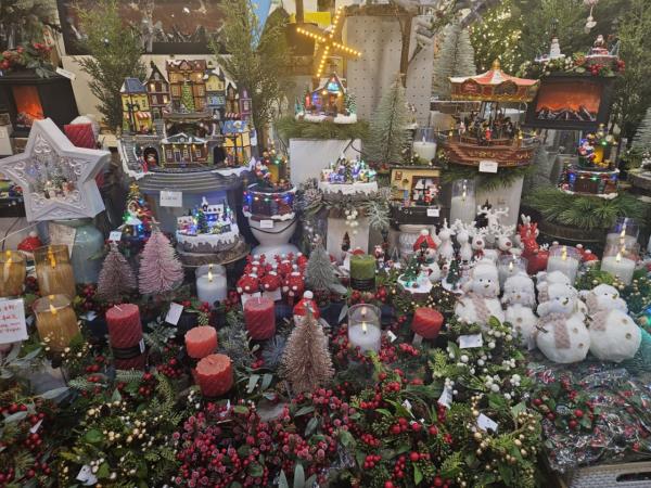 A Christmas market at Seoul Express Bus Terminal in Seocho-gu, southern Seoul (Park Yuna/The Korea Herald)