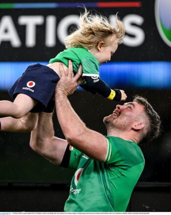Peter O'Mahony with his son Ralph. Photo by Brendan Moran/Sportsfile
