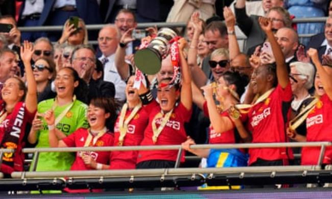 Katie Zelem lifts the FA Cup for Manchester United in May