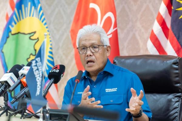 Review and drop all charges against Perikatan and Bersatu leaders, Hamzah tells AGC after Muhyiddin's acquittal