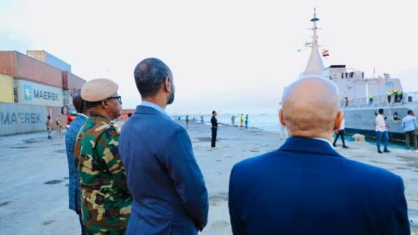 2024年9月23日，索马里总理办公室官员Nasra Bashir Ali在X上发布的照片， purported to show a ship being offloaded at an unidentified port.