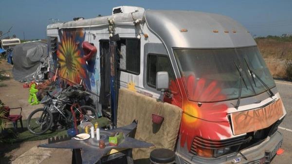 Trailers, a growing trend in wealthy California’s housing crisis