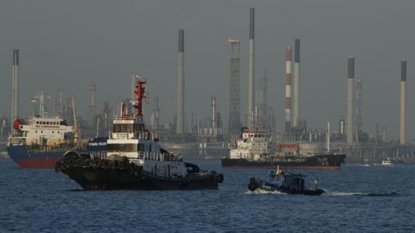 Oil spill containment measures activated after leakage from Shell land-based pipeline