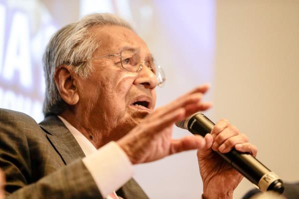 Report: Dr Mahathir describes the Anwar-led unity government as a ‘kakistocracy’