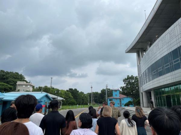 美国士兵特拉维斯·金冲进朝鲜，目击者称混乱