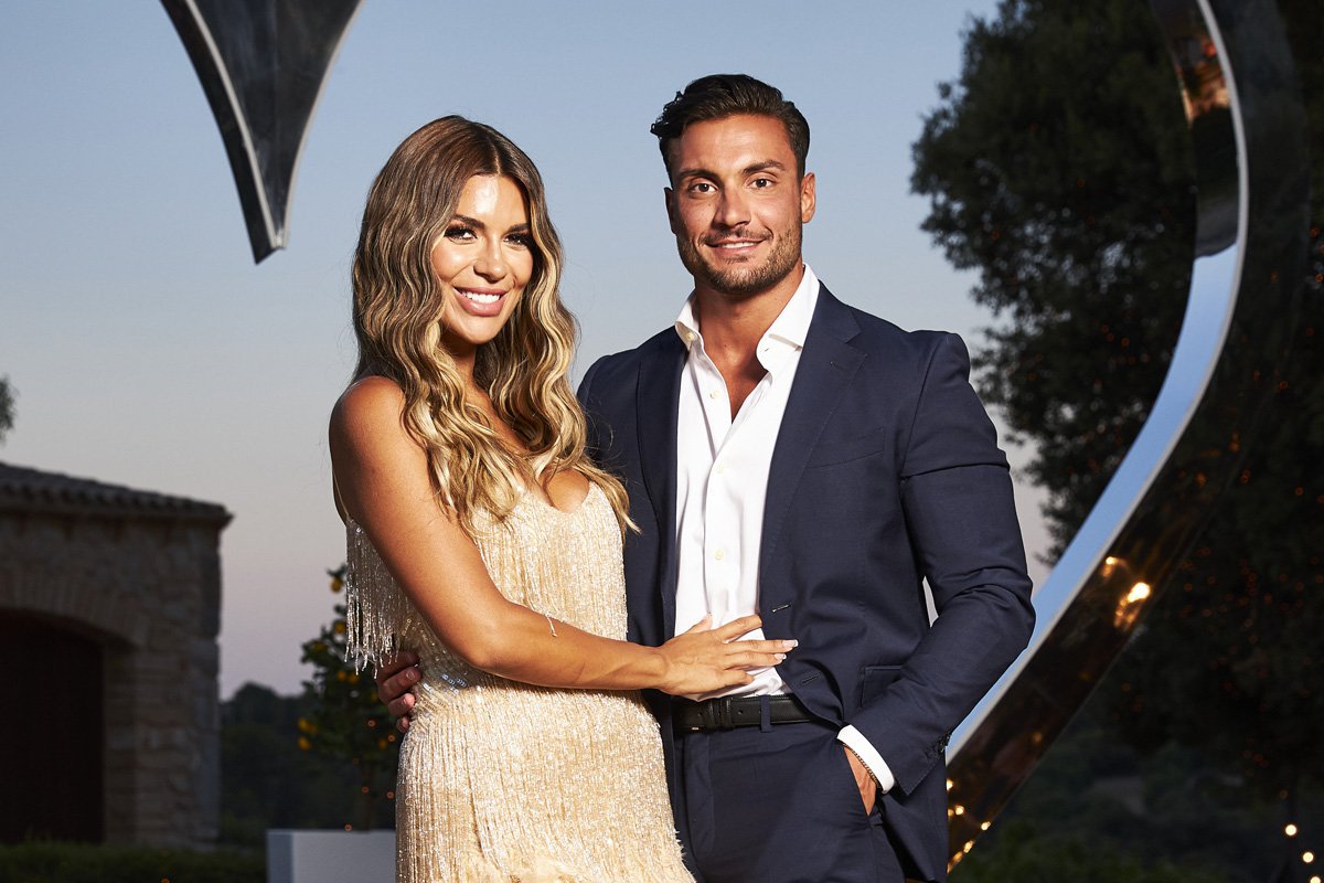 Ekin-Su Culculoglu and Davide Sanclimenti on Love Island.