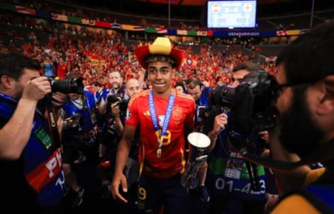 Lamine Yamal soaks up the atmosphere in Berlin after Spain’s 2-1 victory over England in the Euro 2024 final
