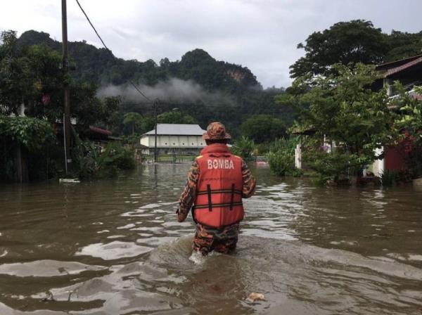 Two children feared drowned after being swept away in Keningau floods as SAR operation gets underway 