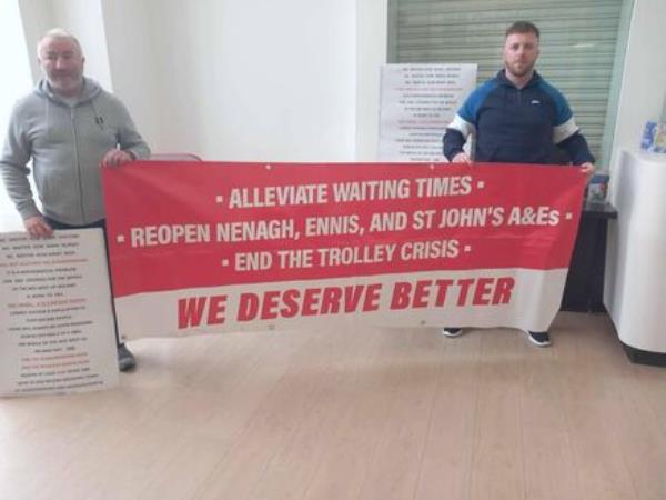 Mike Daly (left) in protest at overcrowding in University Hospital Limerick on Saturday afternoon