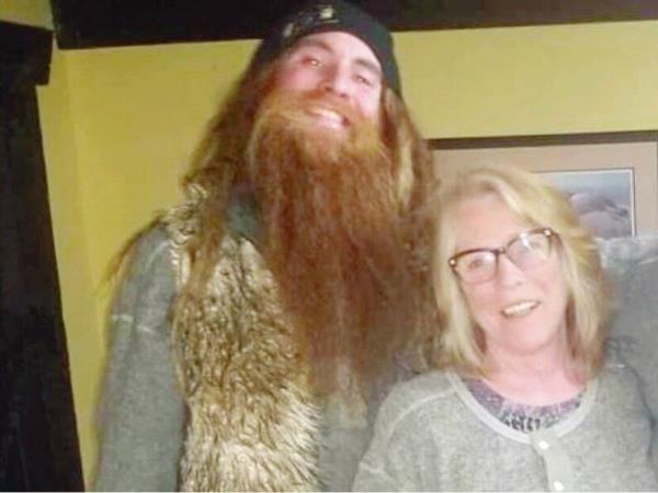 Samantha Jesselynn Dittmer被控二级谋杀她的儿子Jesse McPhee，最初被控玩忽职守使用枪支，然后是过失杀人。