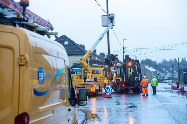 ESB crews working on broken power lines on the Ballinlough Road, Cork as Storm Isha hits the south of the country. Picture: Dan Linehan ESB crews working on broken power lines on the Ballinlough Road, Cork as Storm Isha hits the south of the country. Picture: Dan Linehan