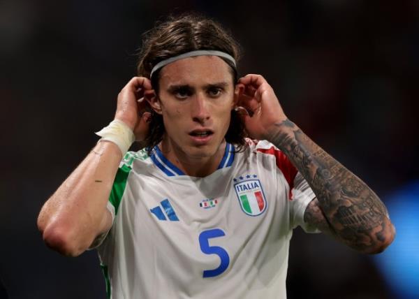 Riccardo Calafiori of Italy reacts as he leaves the field of play to be substituted after picking up an injury during the UEFA Nations League 2024/25 League A Group A2 match between France and Italy at Parc Des Princes on September 06, 2024 in Paris, France.