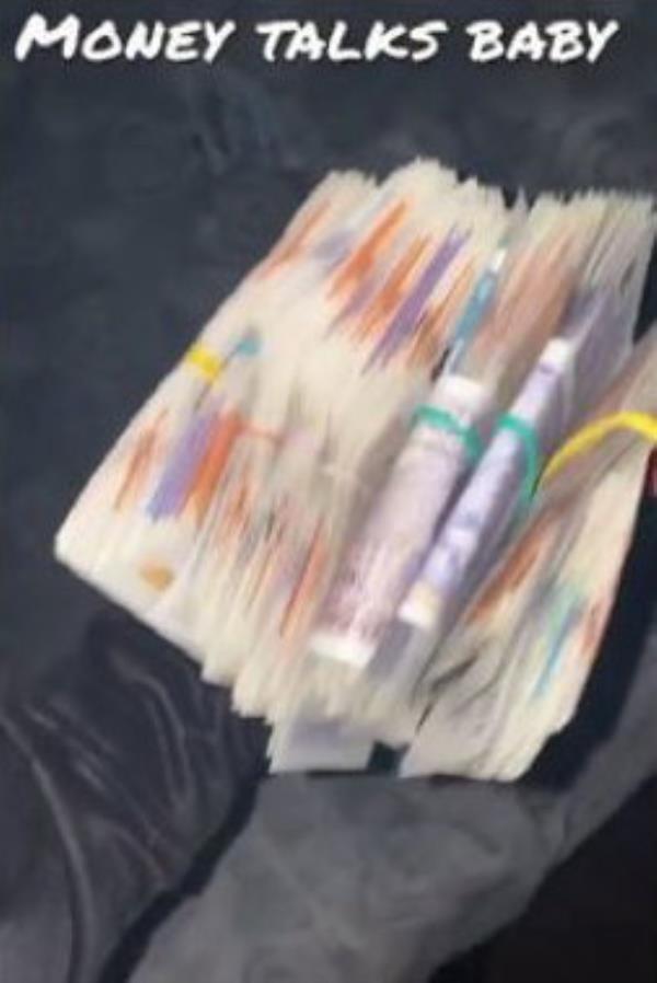 毒贩在网上发布的照片被捕。