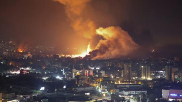 Smoke billows following Israeli strikes over Beirut&#039;s southern suburbs, amid ongoing hostilities between Hezbollah and Israeli forces, as seen from Sin El Fil, Lebanon, September 28, 2024. Photo: REUTERS/Mohamed Azakir