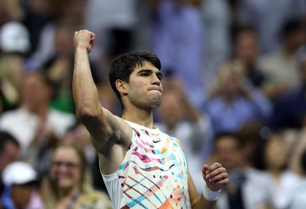 Alcaraz downs Harris to reach US Open third round