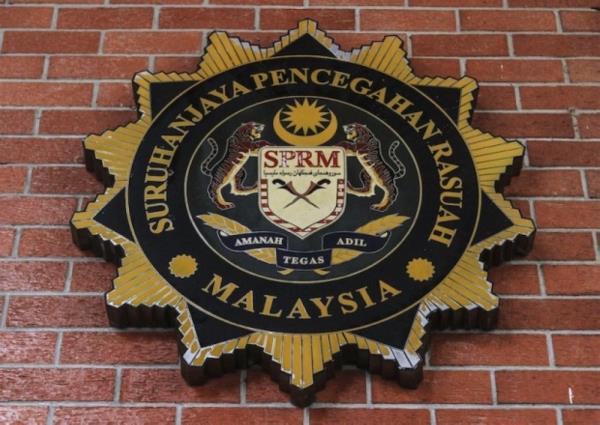 律师Mansoor Saat表示他不是马来西亚反贪污委员会(MACC)的在逃逃犯