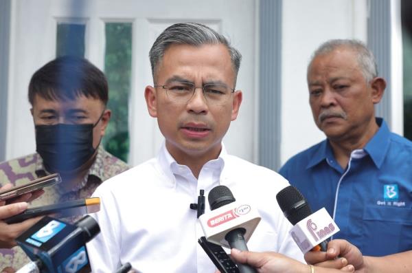 Fahmi: Ministry examining need to license social media platforms 