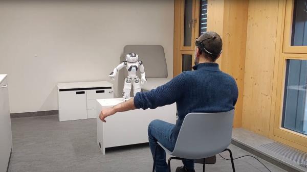 Robot coaches are reading brain signals to support stroke rehabilitation