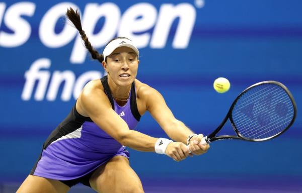 Jessica Pegula (left) lost 7-5, 7-5 to Aryna Salabenka (right) in the U.S. Open final on Sept. 7, 2024.