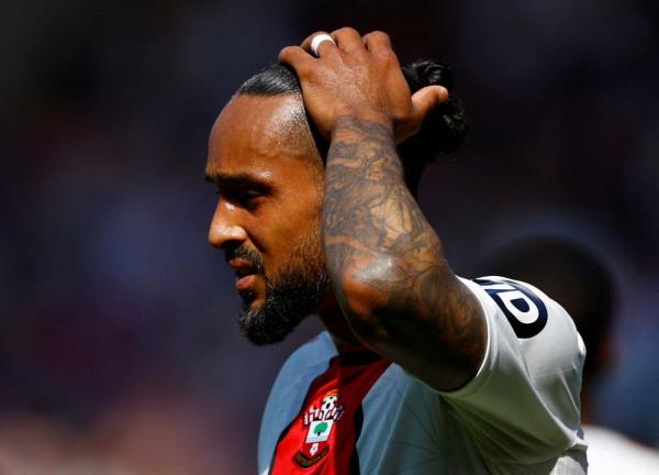 Former Arsenal forward Walcott retires at 34