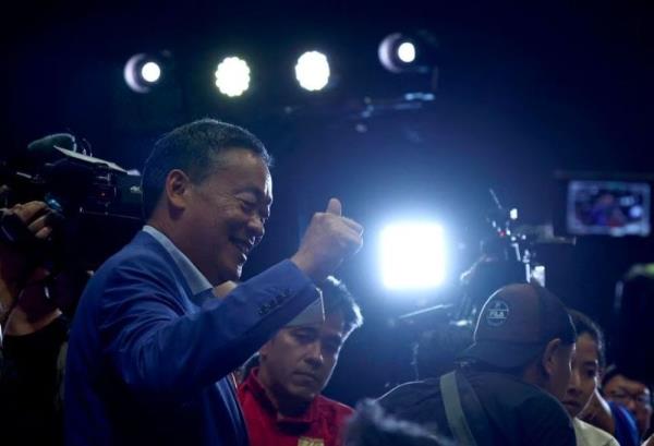 泰国的Pheu Thai宣布政府竞选得到14个政党支持