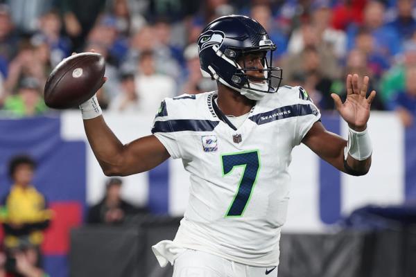 Seattle Seahawks QB Geno Smith briefly left Monday's game with a leg injury on a late tackle. He returned to action in the second half. (Photo by Al Bello/Getty Images)