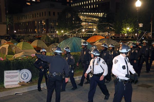 NYPD officers in riot gear enter Columbia University's encampment as they evict a building that had been barricaded by pro-Palestinian student protesters in New York City on April 30, 2024.