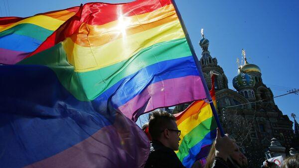 警方突袭莫斯科同性恋酒吧，法院将LGBT+运动列为‘极端主义’