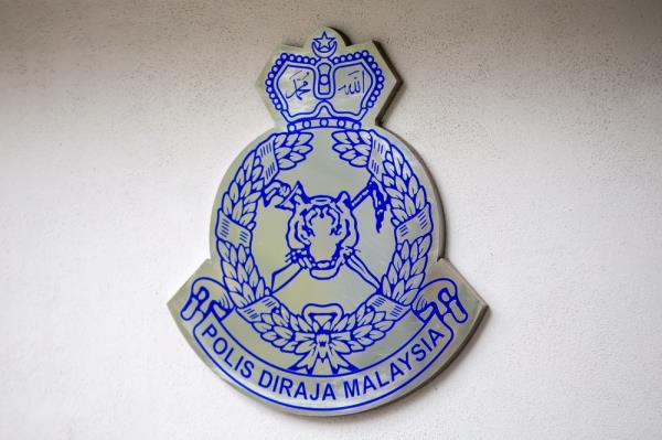 PJ警方逮捕三名年龄在50至61岁之间的男子，他们涉嫌在斯里达曼萨拉公寓内多次刺杀一名室内设计师致死