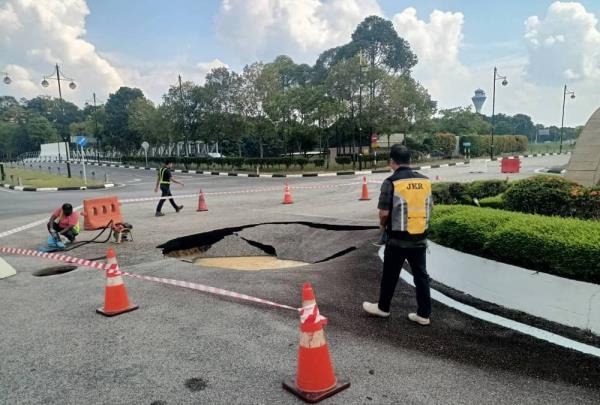 工务部：吉隆坡国际机场Bunga Raya综合大楼入口处的地陷疑似由污水管道泄漏引起