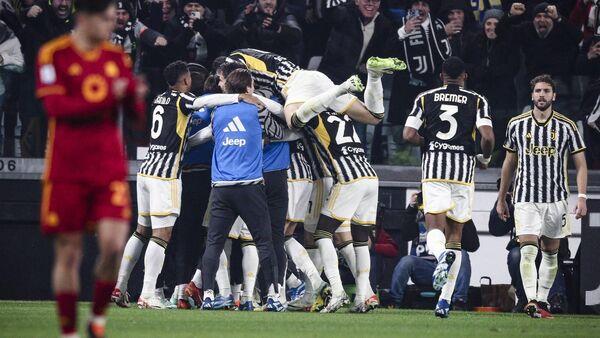 Juventus close the gap on Inter with victory over Mourinho's Roma