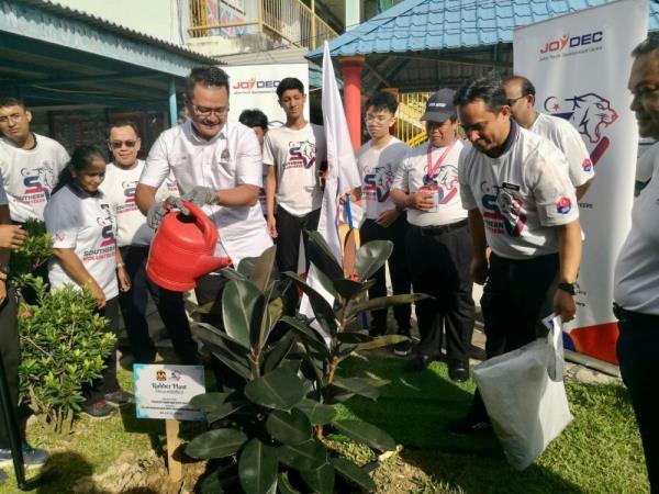 Don’t lose heart if you weren’t picked to run for this year’s state polls, BN Youth Number Two tells grassroots leaders