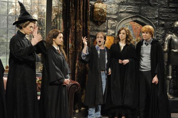 Kristen Wiig, Nasim Pedrad, Daniel Radcliffe, Abby Elliott and Taran Potter" sketch.