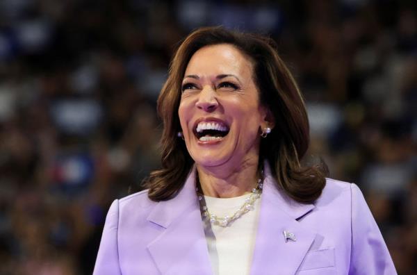 Obama's former top advisers have had major roles with Team Harris.