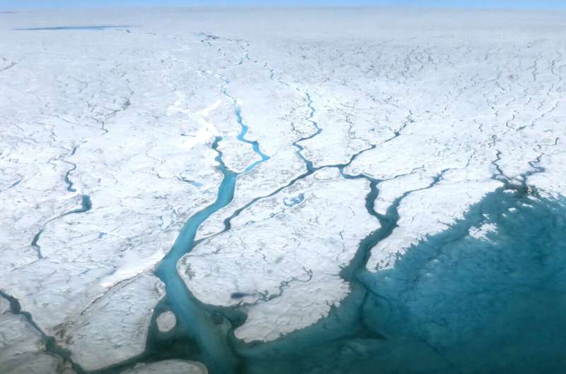 New discovery about ice layer formation in ice sheets can improve sea level rise predictions
