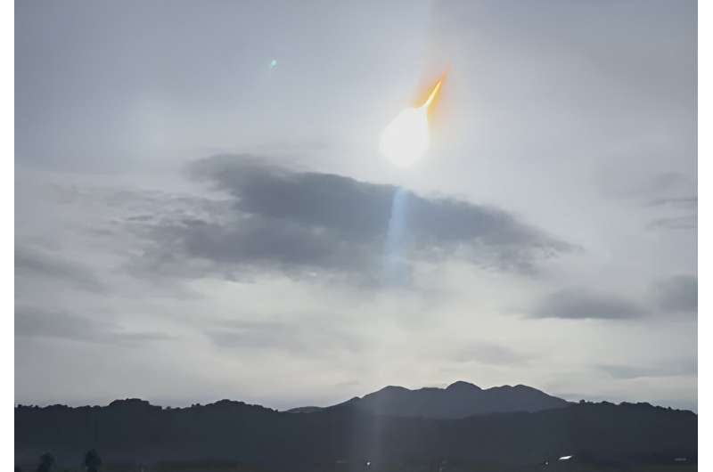 Small, harmless asteroid burns up in Earth's atmosphere over the Philippines
