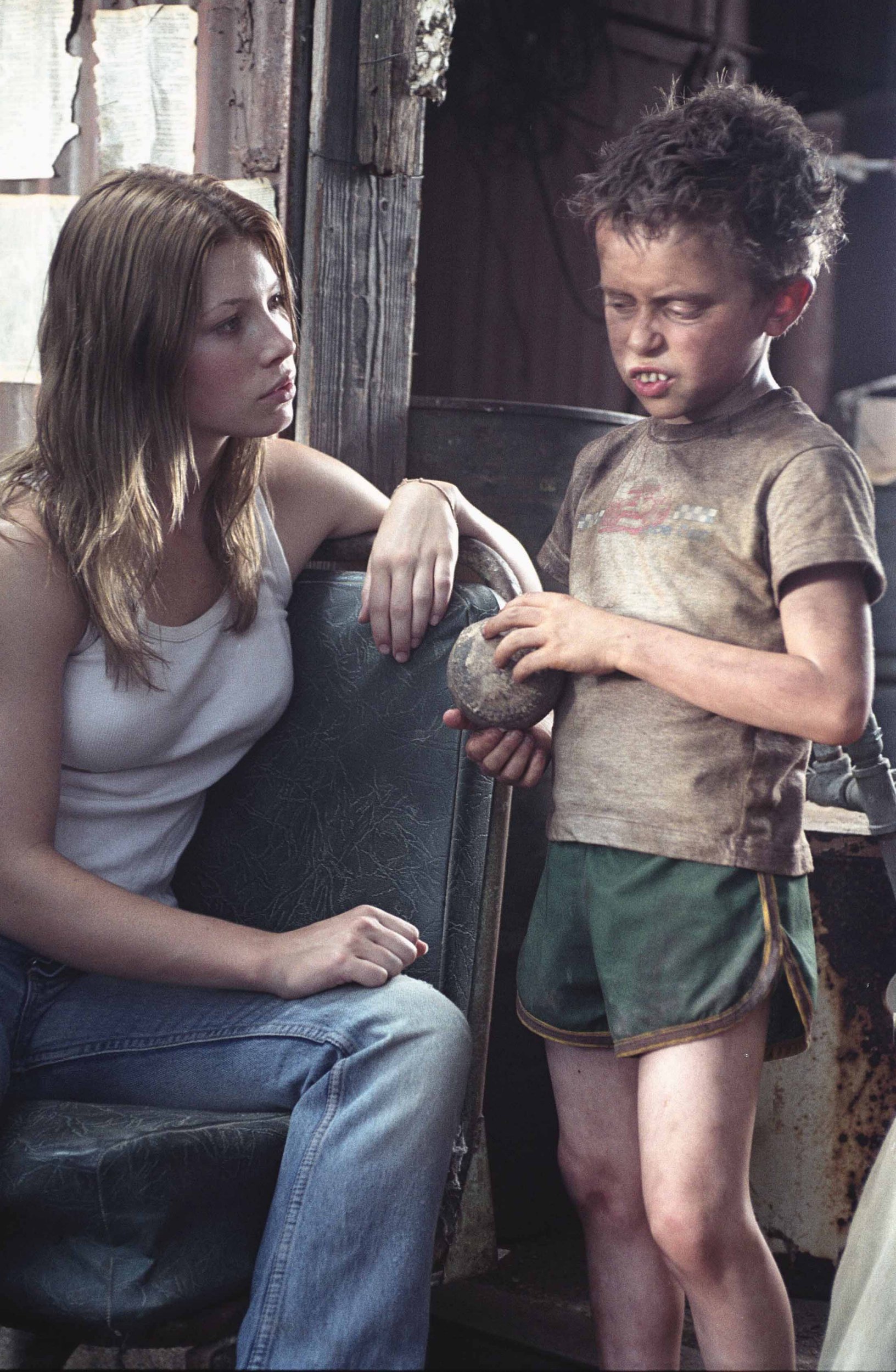 Jessica Biel with a child actor in The Texas Chainsaw Massacre - 2003