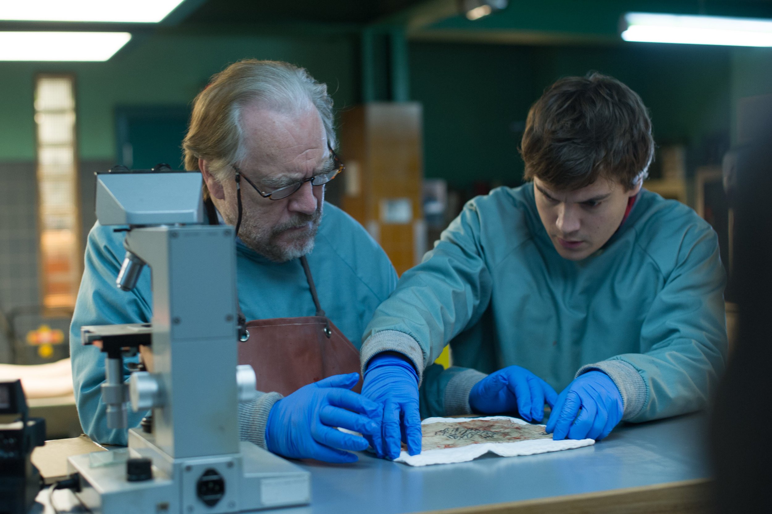 Brian Cox and Emile Hirsch in The Autopsy of Jane Doe
