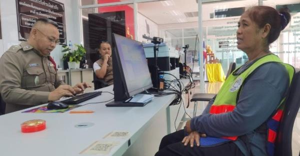 Thai road sweeper wins social media praises for returning RM26,000 worth of gold jewellery she found while working