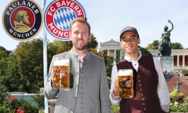 Jamal Musiala with Harry Kane at Oktoberfest.