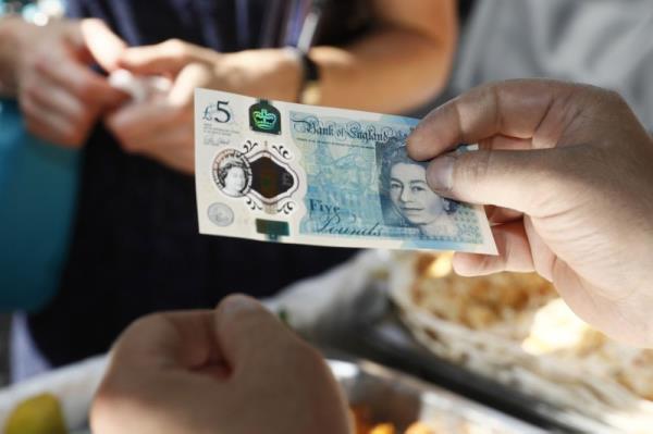 Sterling holds steady as traders wait for BoE decision