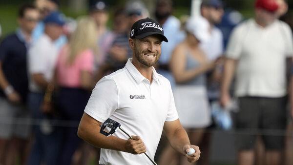 Wyndham Clark holding off Xander Schauffele on Day 3 at Players Championship