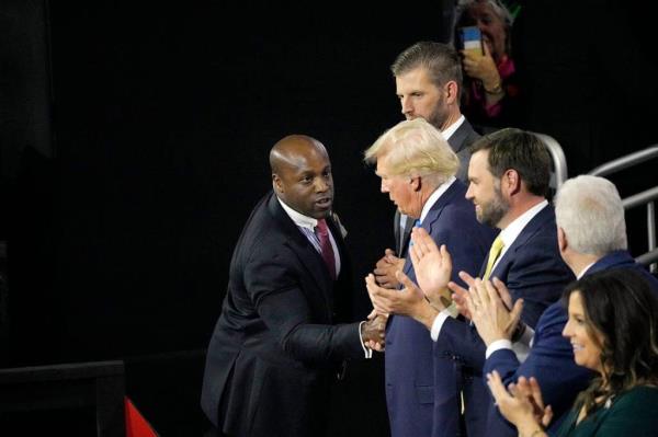 Wesley Hunt greets Donald Trump at the RNC.