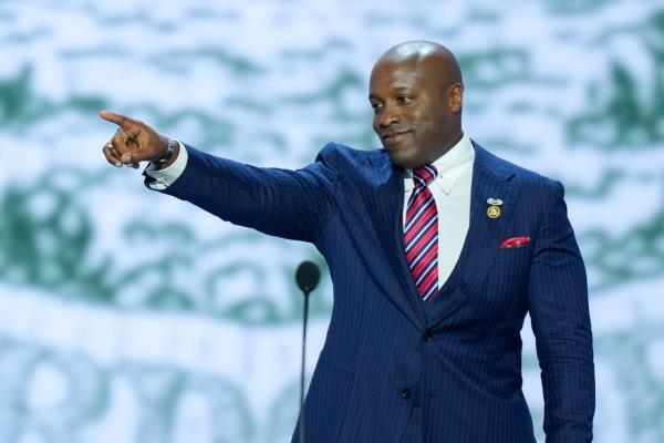 Wesley Hunt points to the crowd at the RNC.