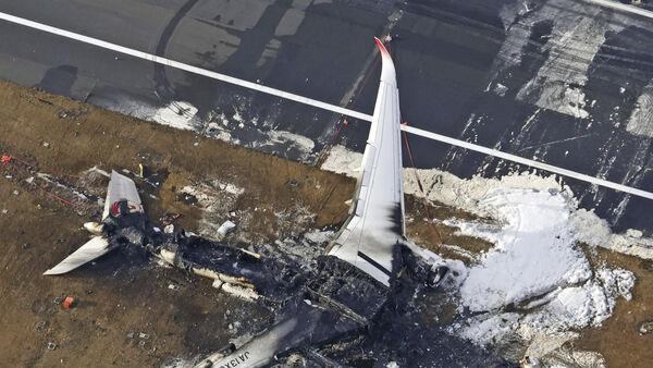 Officials search for voice recorder in debris of Japan runway collision
