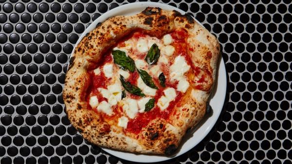 Una Pizza Napoletana被评为世界最佳。
